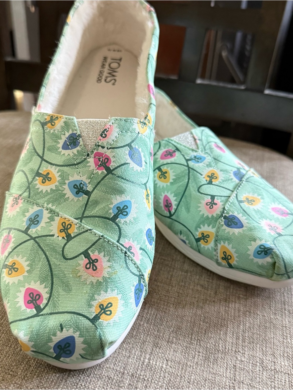 Toms Mint Green Holiday Lights Canvas Faux Fur Lined Slippers SZ-10